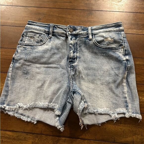 Judy Blue Light Wash Distressed Raw Hem Jean Shorts Size Large JB150018 - Picture 1 of 10